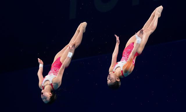 lol比赛视频-陈芋汐张家齐延续传统 女双10米台实现奥运六连冠